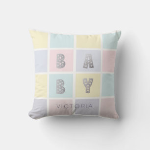 Coussin monogramme du bloc de couleurs pastel
