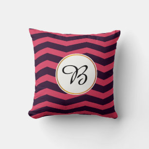 Coussin monogramme et chevron