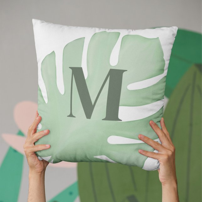 Coussin Monogramme Feuille de palme tropicale moderne (Palm leaves monogram throw pillow.)