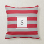Coussin Monogramme horizontal gris rouge rustique moderne<br><div class="desc">Coussin horizontal gris-clair blanc rouge rustique moderne de monogramme de motif de rayures.
Vous pouvez personnaliser le coussin et ajouter votre propre monogramme.</div>