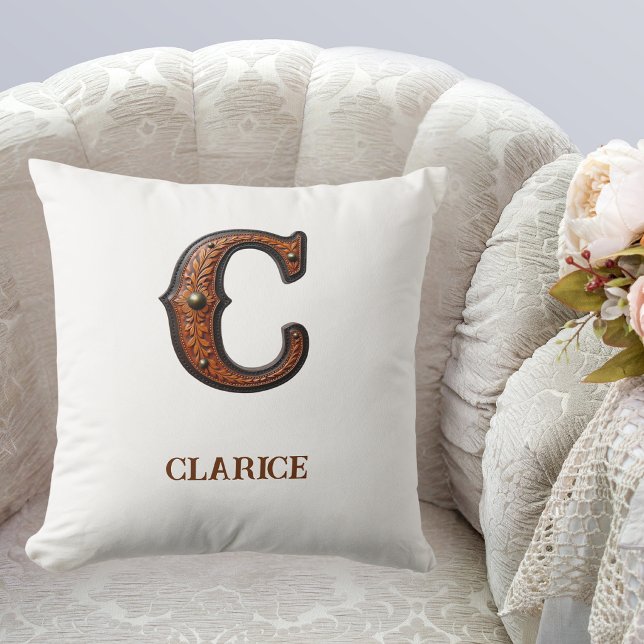 Coussin Monogramme Initial C en Cuir Occidental Travaillé (Créateur téléchargé)