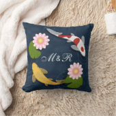Coussin Monogramme initial de carpe koï japonaise (Couverture)