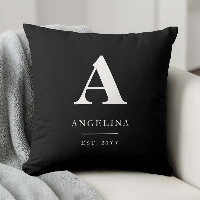 Coussin Monogramme Initial Personnalisé Moderne Noir Établ (Black Custom Modern Monogram Initial Established Throw Pillow)
