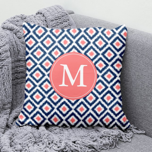 Coussin Monogramme Marine Bleu Diamants de corail Ikat Mot (Créateur téléchargé)