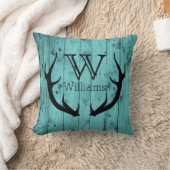 Coussin Monogramme noir en bois turquoise d'Antler de (Couverture)