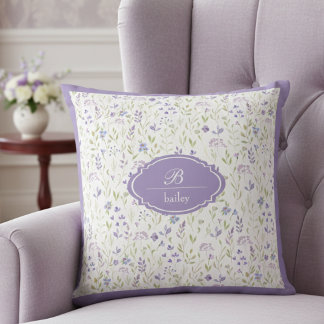 Coussin Monogramme personnalisé de fleurs sauvages violett