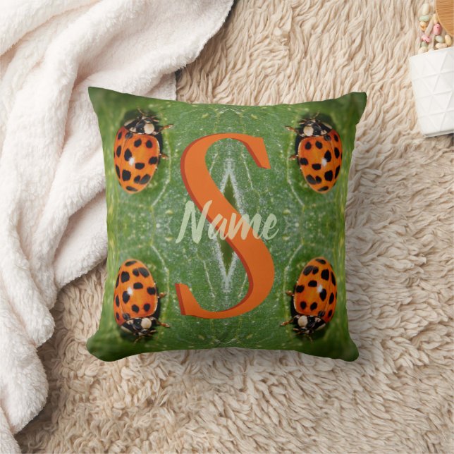 Coussin Monogramme personnalisé initial nom Art coccinelle (Couverture)