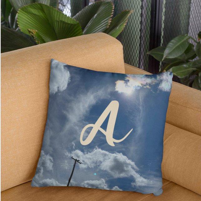 Coussin Monogramme Photo Ciel bleu clair nuageux avec Sund (Créateur téléchargé)