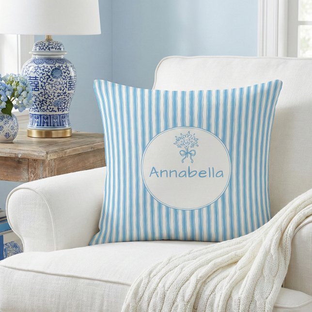 Coussin Monogramme Préppy Rayure Blanche Bleue Fantaisiste (Créateur téléchargé)