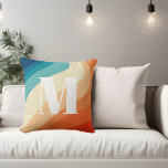 Coussin Monogramme Retro Arc-en-ciel bleu orange<br><div class="desc">Ondes arc-en-ciel rétro aux couleurs bleu et orange. Monogramme en police serif rétro gras.</div>