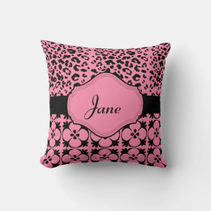 Coussin monogramme rose amusant