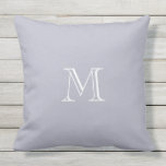 Coussin Monogramme rustique chic moderne de gris bleu<br><div class="desc">Carreau extérieur élégant de monogramme moderne de gris bleu
Vous pouvez facilement changer le monogramme.</div>