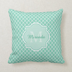 Coussin Monogramme vert en bon état élégant de Quatrefo