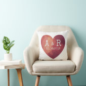 Coussin Monogrammes de couple à coeur rouge moderne et dat (Chaise)
