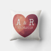 Coussin Monogrammes de couple à coeur rouge moderne et dat (Verso)