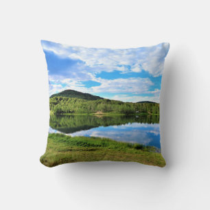 Coussin Montagne et lac paisible
