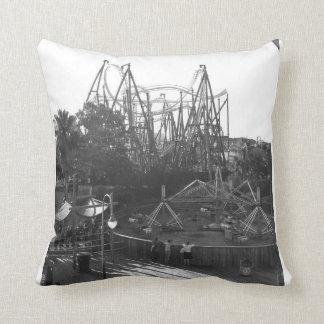 Coussin Montagne russe noire et blanche