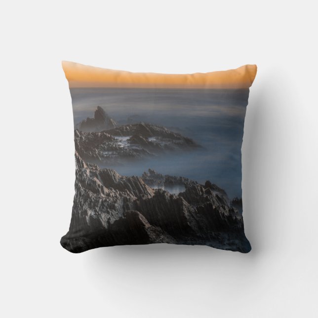 COUSSIN MONTAGNES GRIS AVEC NUAGES (Recto)