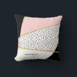 Coussin Motif Abstrait rose et noir chic<br><div class="desc">Motif Abstrait rose et noir Chic Coussin personnalisé. Fun et coussin féminine avec des points confettis motif,  bloc de couleur rose et noir avec fausse feuille d'or. Ce coussin branché sera parfait comme cadeau.</div>