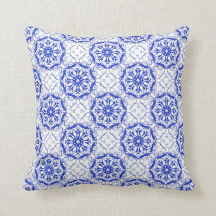 Coussin motif baroque bleu de style