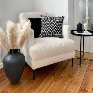 Coussin motif classique en chevron noir et blanc