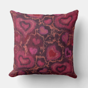 Coussin motif "Coeurs", rouge, bordeaux & rose, fibre art