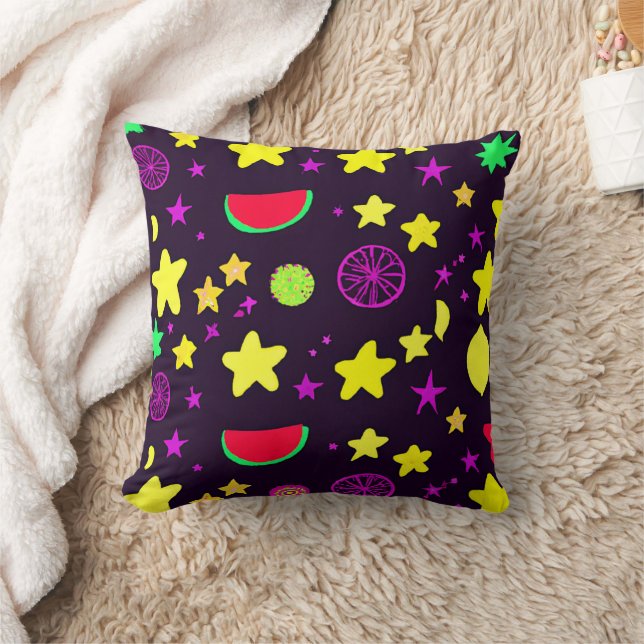 Coussin Motif Coloré Étoile Et Fruits (Couverture)