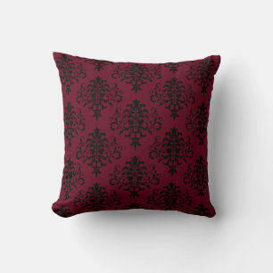 Coussin Motif damassé gothique noir et framboise