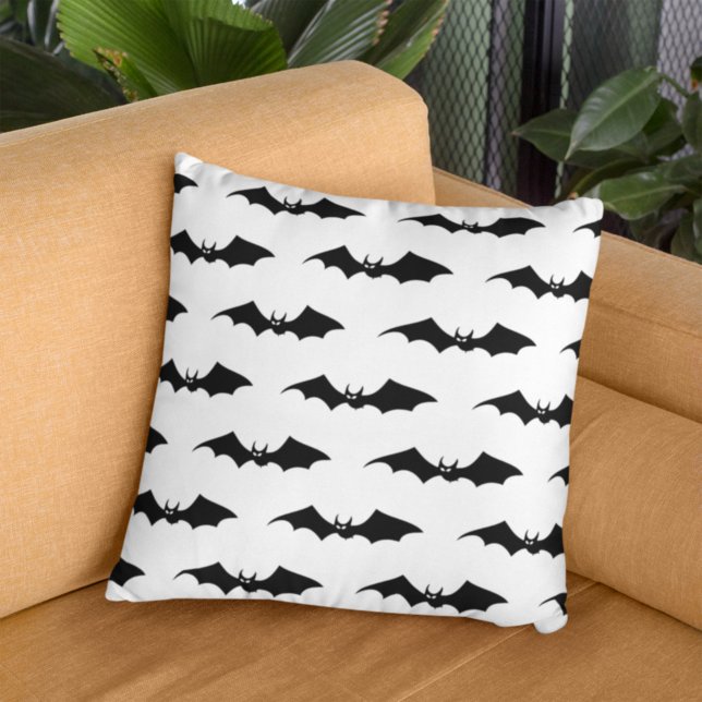 Coussin Motif de chauves-souris noires volantes effrayant  (Créateur téléchargé)