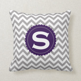 Coussin Motif de Chevron de monogramme de blanc gris