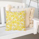 Coussin Motif de citron d'été<br><div class="desc">Une coussin extérieure en saison et un bain à remous se trouvent sur place, tout près de {1}un centre de fitness{/1}, {2}un personnel multilingue{/2} et {3}une laverie{/3}. Motif répète à l'envers.</div>