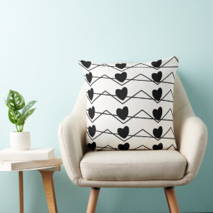 Coussin Motif de cœurs à rayures chevron noir et blanc