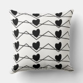 Coussin Motif de cœurs en chevron rayé noir et blanc (Verso)
