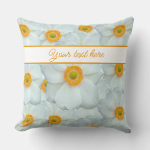 Coussin motif de fleurs blanches