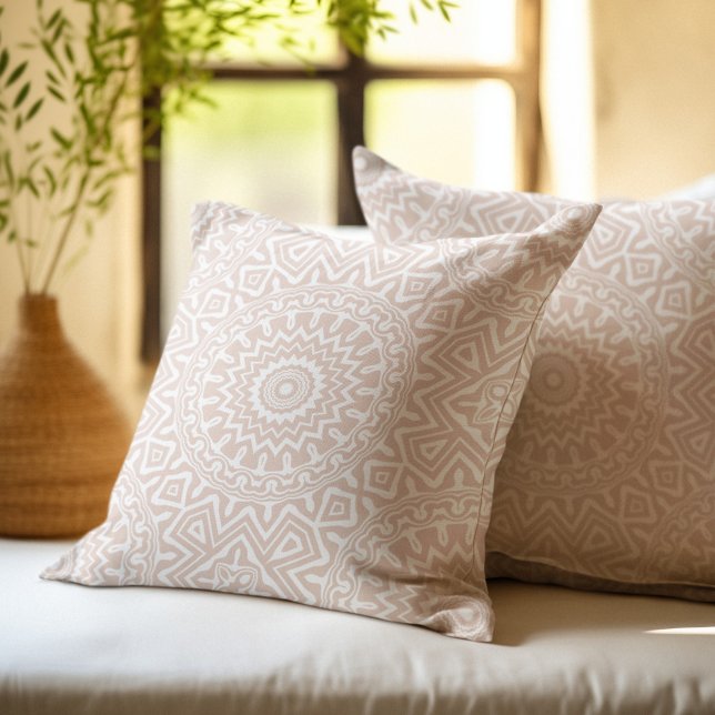Coussin Motif de mandala à la crème abstraite (Créateur téléchargé)