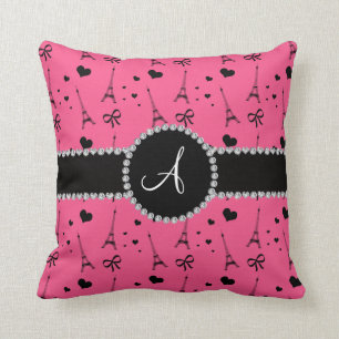 Coussin motif de tour à aiffle rose monogramme
