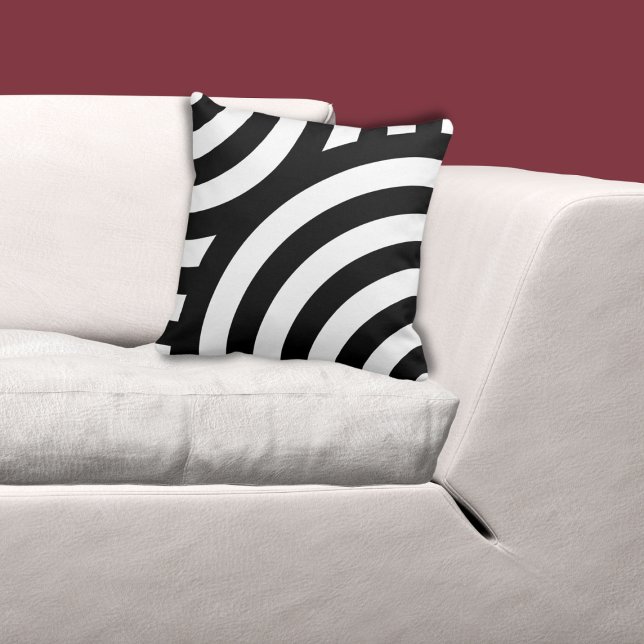 Coussin Motif de vague noir et blanc (Geometric Black Nested Quarter Circle Pattern on White Throw Pillow, custom color possible)