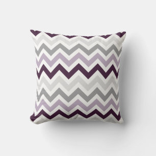 Coussin Motif de zigzag gris de Chevron de lavande de