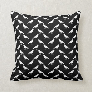Coussin Motif d'oiseau. Corneilles en noir et blanc.