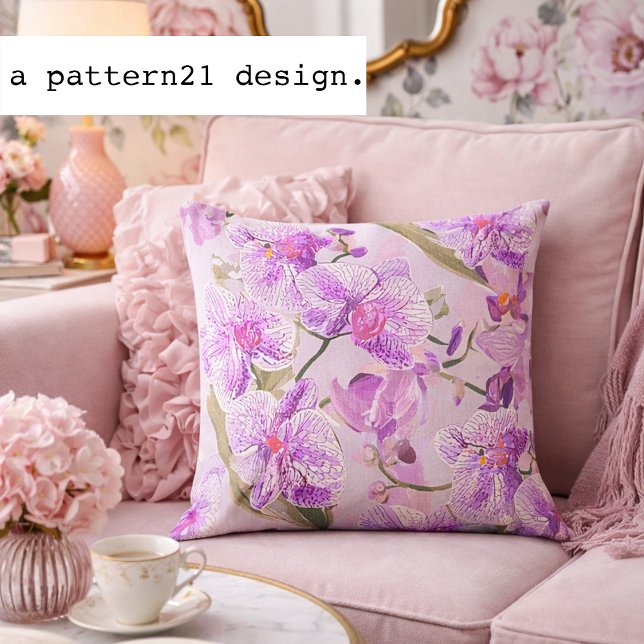 Coussin motif floral d'orchidée pourpre (Soft lavender and pink orchid pillow brings romantic floral elegance to a cozy space)