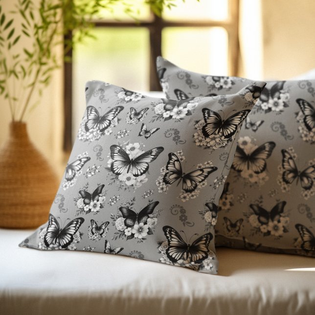 Coussin Motif Papillon Gris (Créateur téléchargé)