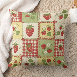 Coussin Motif Patchwork Vintage Fraise Cottagecore