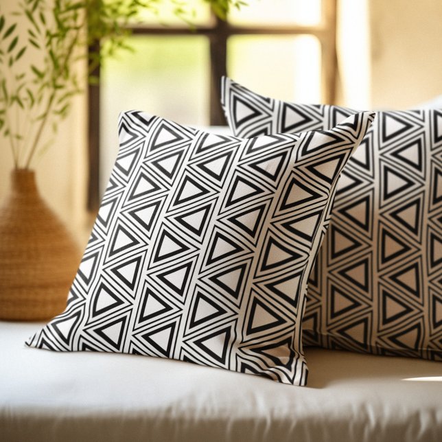 Coussin Motif triangulaire géométrique noir et blanc (Créateur téléchargé)