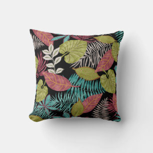 Coussin Motif tropical réalisé avec un fond sombre et feui