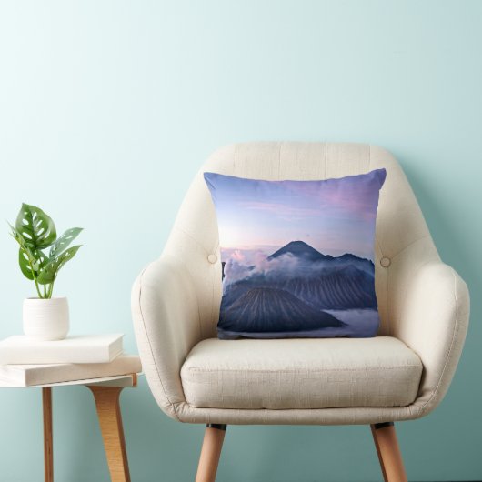 Coussin Mount Bromo wrapped in a dream of clouds (Chaise)