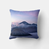 Coussin Mount Bromo wrapped in a dream of clouds (Verso)
