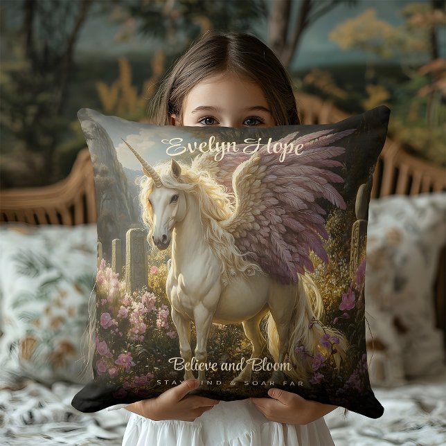 Coussin Mystic White Unicorn With Purple Wings Imaginaire  (Créateur téléchargé)