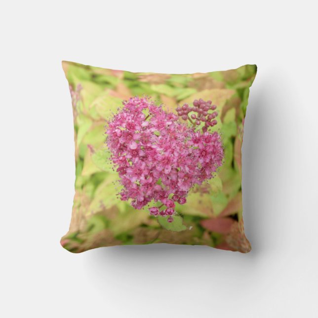 Coussin Natural Flower Heart - percé par la flèche. (Recto)