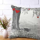 Coussin Nature Noir Et Blanc Aux Cœurs Rouges
