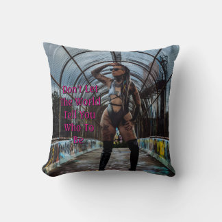 Coussin Ne laissez pas le monde vous dire qui être